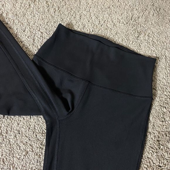 Lululemon Size 4 Align High Rise Mini Flared Pant 32" Black Regular - Picture 7 of 7